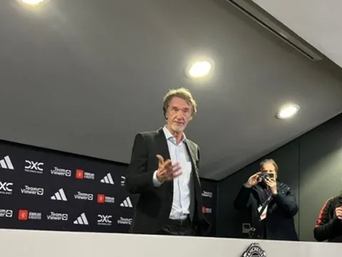 Sir Jim "phát cuồng" với 1 cái tên