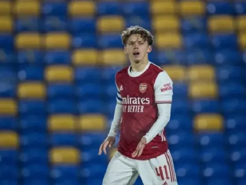 HLV U21 Arsenal tiến cử ngôi sao sáng cho Arteta