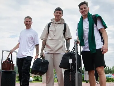 Messi cực 'chill' tại Argentina, bộ ba Premier League hội quân