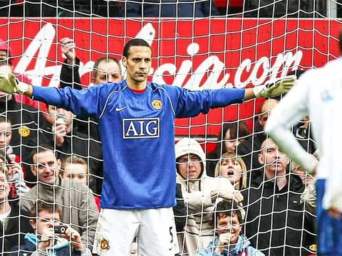 Olivier Giroud và những ngôi sao từng làm thủ môn bất đắc dĩ