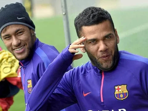 Dani Alves ngồi tù, Neymar gửi tiền giúp đỡ