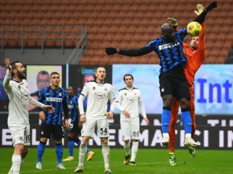 Hơn 50% HLV Serie A cùng chỉ ra cái tên sẽ lên ngôi vô địch: không phải Juventus