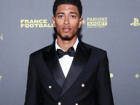 Từ sự kiện Quả Bóng Vàng cho đến tuần lễ thời trang Paris, Bellingham lộ gu ăn mặc độc đáo