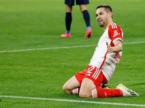 Raphael Guerreiro có thể vắng mặt ở trận đấu với Copenhagen