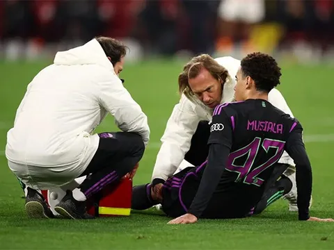 Cổ động viên Bayern lo lắng khi Jamal Musiala gặp chấn thương