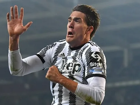 Ghi bàn phút bù giờ, Vlahovic 'mừng như được mùa'