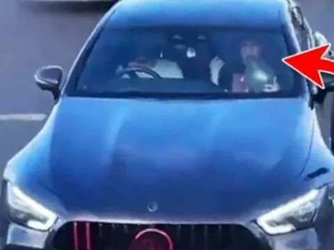 Sao trẻ M.U bị bắt quả tang hít bóng cười trong xe