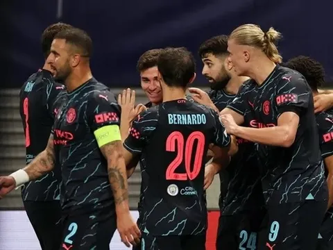 Foden "tròn mắt" với 2 ngôi sao tạo khác biệt cho Man City