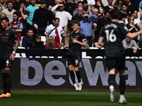 "Odegaard đang tìm kiếm khoảng trống để hoạt động"