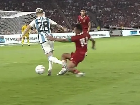 Messi làm gì với những chiếc áo đổi với đối thủ?