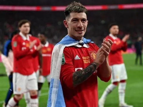 Cú hích Martinez cho Man Utd