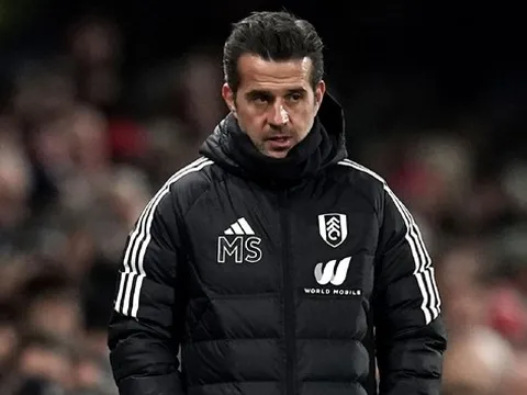 Xúc phạm trọng tài, huấn luyện viên Fulham bị FA phạt nặng