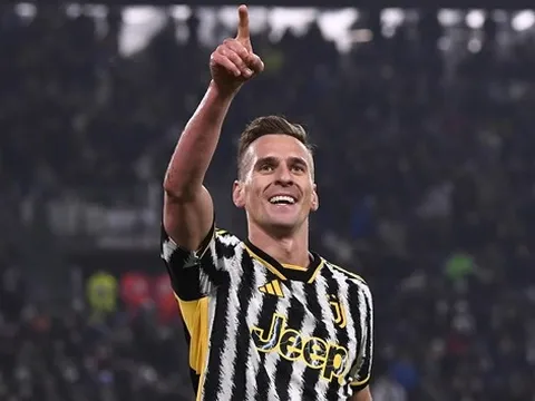 Lập hattrick, Arkadiusz Milik lập tức "cảnh báo" Dusan Vlahovic