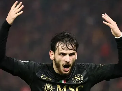 "Tài năng của Kvaratskhelia sánh ngang với Haaland và Mbappe"