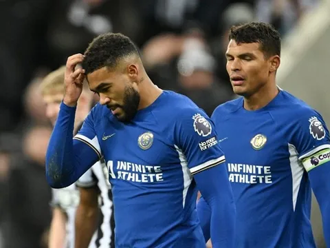 Hàng thủ tệ hại khiến Chelsea sụp đổ trước Newcastle United