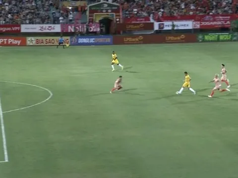 Trọng tài gây bão, cướp trắng trợn bàn thắng tại vòng 9 V-League