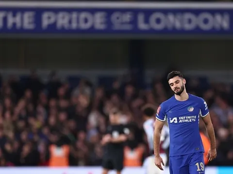 Rio Ferdinand đồng tình với "cuộc tháo chạy" của sao trẻ Chelsea