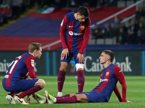 Barca mất hai ngôi sao trước cuộc đối đầu với Napoli