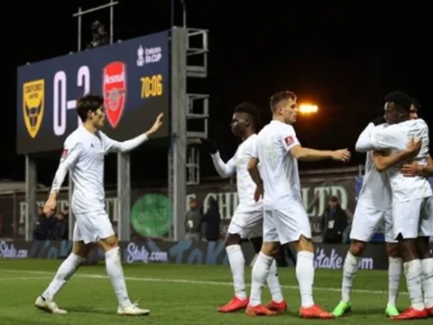 Raphinha thăng hoa, Barca vẫn đứng trước nguy cơ mất ngôi đầu