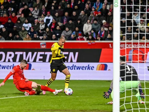 Bắn phá bất thành, Dortmund chia điểm với tân binh