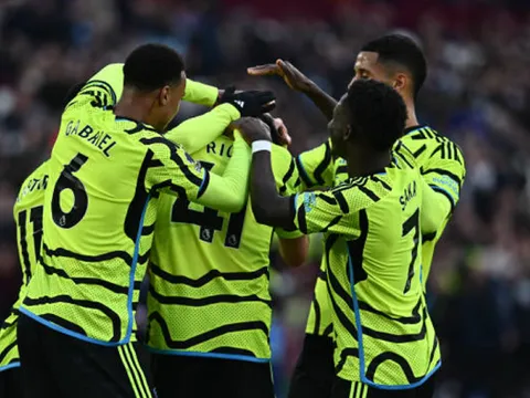 Bị loại xấu hổ, Paul Scholes kể tội Ten Hag