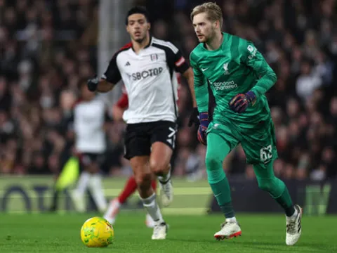 Chris Sutton chỉ trích người thay thế Alisson