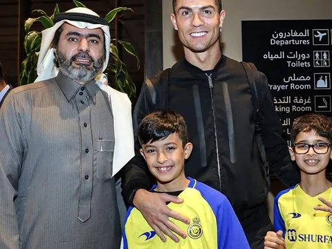 CHÍNH THỨC: Ronaldo đặt chân đến Al-Nassr