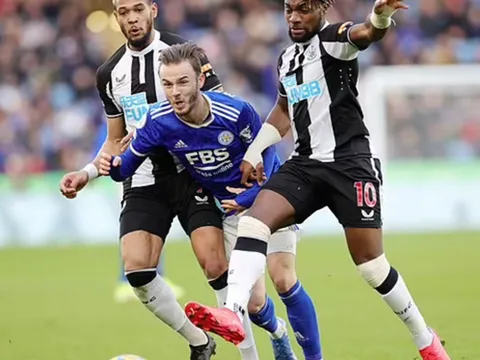 Bị cho ăn vạ, Cole Palmer nói gì với trọng tài?