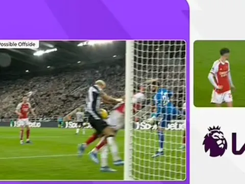 Mark Clattenburg nói rõ sai lầm của tổ VAR