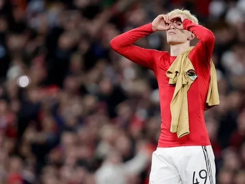 Alejandro Garnacho trêu ngươi Pedri