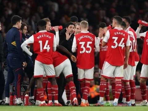 "Họ thậm chí có thể bị Man United vượt qua để giành vị trí thứ hai"