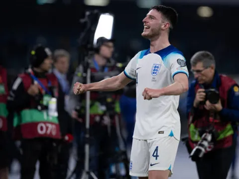 Joe Cole khen ngợi: "Rice chơi như một trung phong"