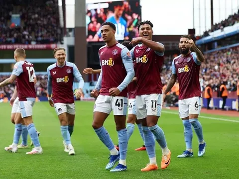 "CĐV nhìn tôi đến M.U vào mùa hè năm ngoái và không hiểu tại sao"