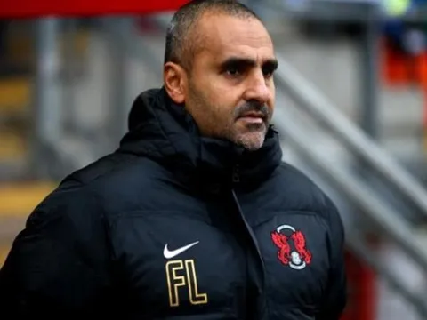 HLV Parma “choáng ngợp” trước Crotone