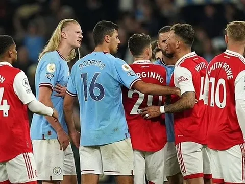 Haaland tranh cãi với sao Arsenal