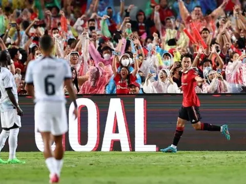 Người đại diện lên tiếng, sao Quỷ đỏ đếm ngày rời Old Trafford