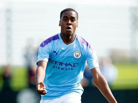 Vừa lên tuyển, thần đồng Arsenal gây ấn tượng mạnh