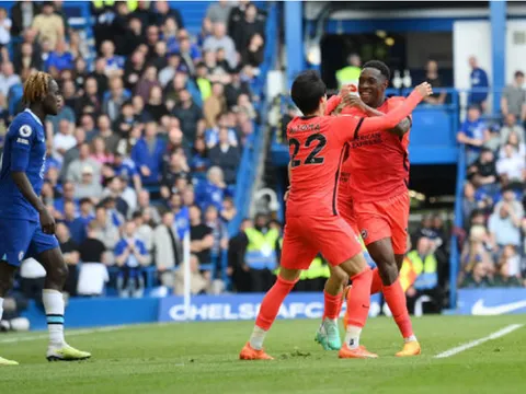 Người cũ Arsenal trừng phạt Chelsea chỉ 3 phút sau khi vào sân