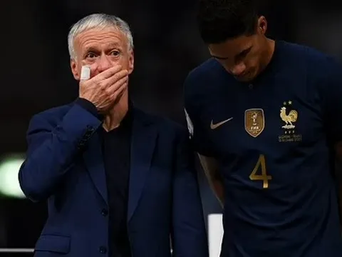 Deschamps đồng cảm với Varane: "Tôi đã trải qua tình huống tương tự"