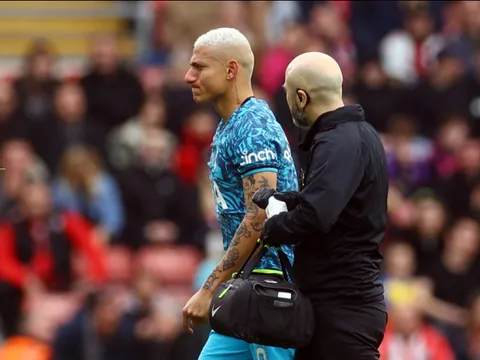 SỐC! Chân sút 60 triệu bảng của Conte rời sân trong nước mắt