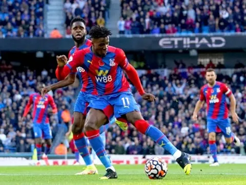 Thần đồng 15 tuổi của Barca được so sánh với Messi là ai?