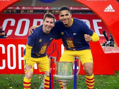 Phản ứng cầu thủ Barca trước cơ hội chơi bóng cùng Messi