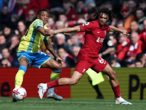 Trent Alexander-Arnold tạo ra hai nửa buồn vui