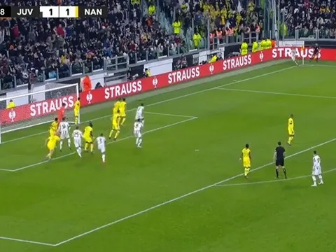 2 cú đá siêu phẩm dội xà khiến Juventus ôm hận
