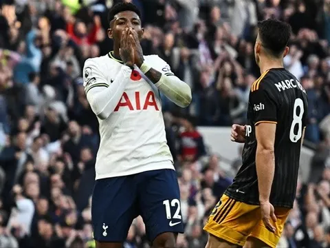 2 khoảnh khắc khiến ‘hố đen’’ Tottenham bị chế giễu không thương tiếc