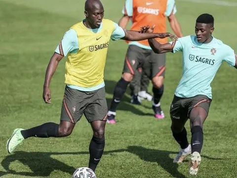 2 trụ cột Bồ Đào Nha rời Qatar về PSG