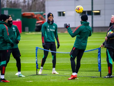 2 viện binh xuất hiện trên sân tập M.U, sẵn sàng chiến Tottenham
