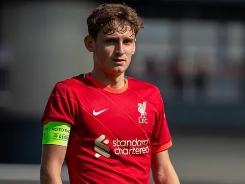 Carragher ca ngợi sao trẻ Liverpool ở trận đấu với Preston