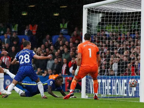 'Chalobah đã lẻn vào vòng cấm. Quả phạt góc tốt của Chelsea'