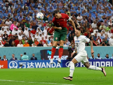 Andy Murray chế nhạo khi Piers Morgan chúc mừng Ronaldo ghi bàn